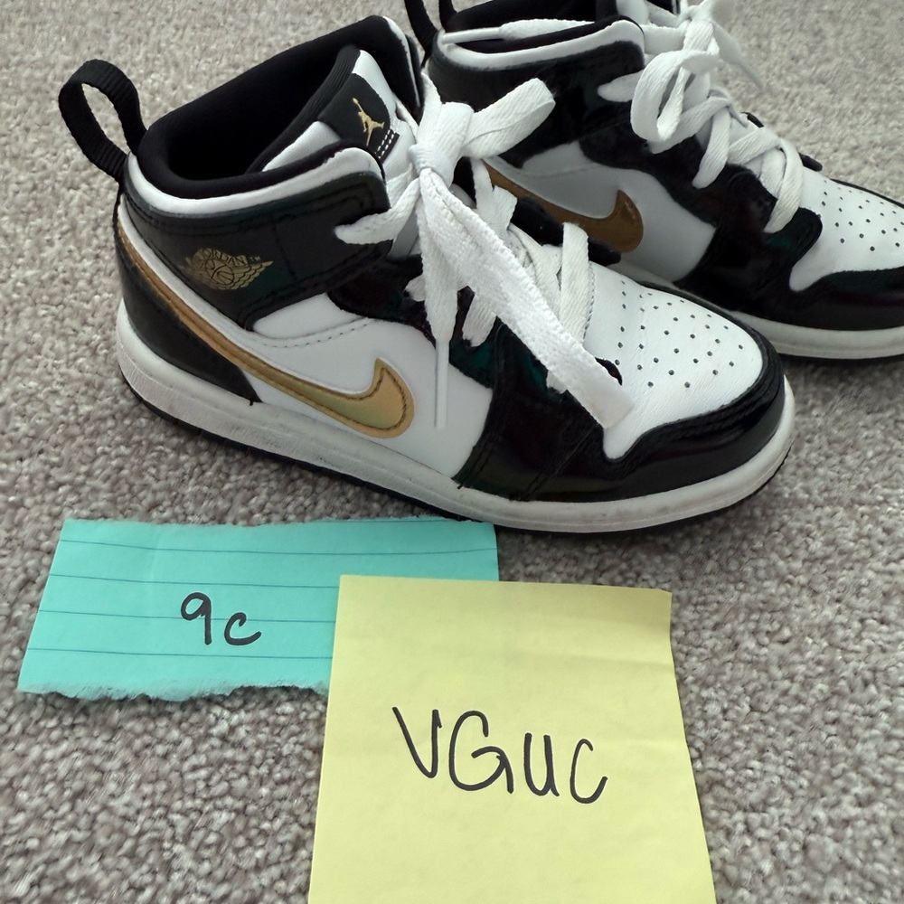 Nike Air Jordan Mid SE Kids Sneakers Black White Gold